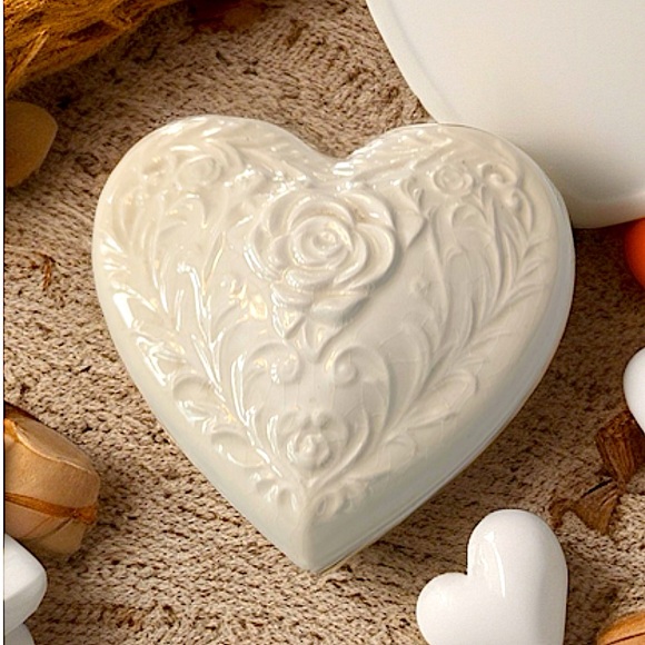 Beautiful large ivory porcelain heart shaped keepsakes box w/decorative gift box - Picture 2 of 12